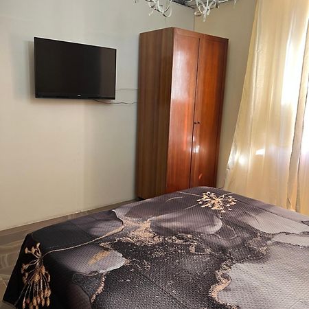 Room Station Giulia Napoli Bagian luar foto